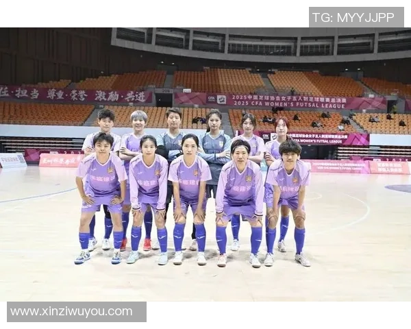 活力四射的女足明星:展现自信与力量的足球场上女性风采 活力四射的女足明星:展现自信与力量的足球场上女性风采