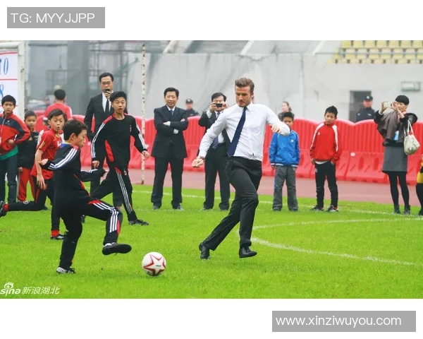 球星同框英姿飒爽展风采 绿茵偶像帅气合照引热议