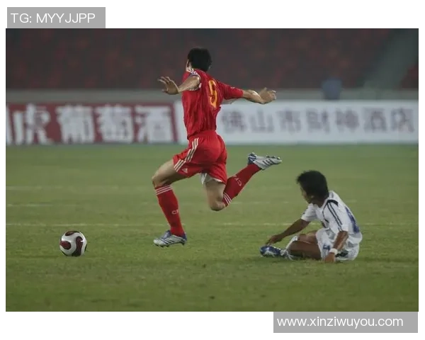 足球球星Bug揭秘：如何破解赛场上的隐形漏洞与技巧误区